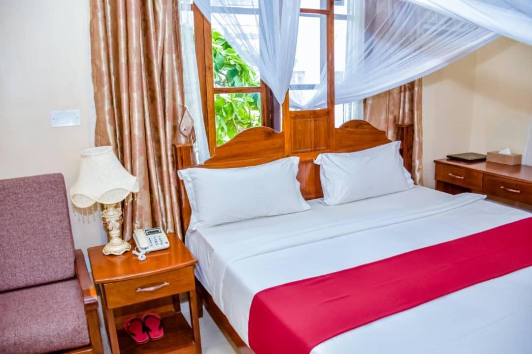 Red Sun Lodge Kokoni Ngambo Extérieur photo