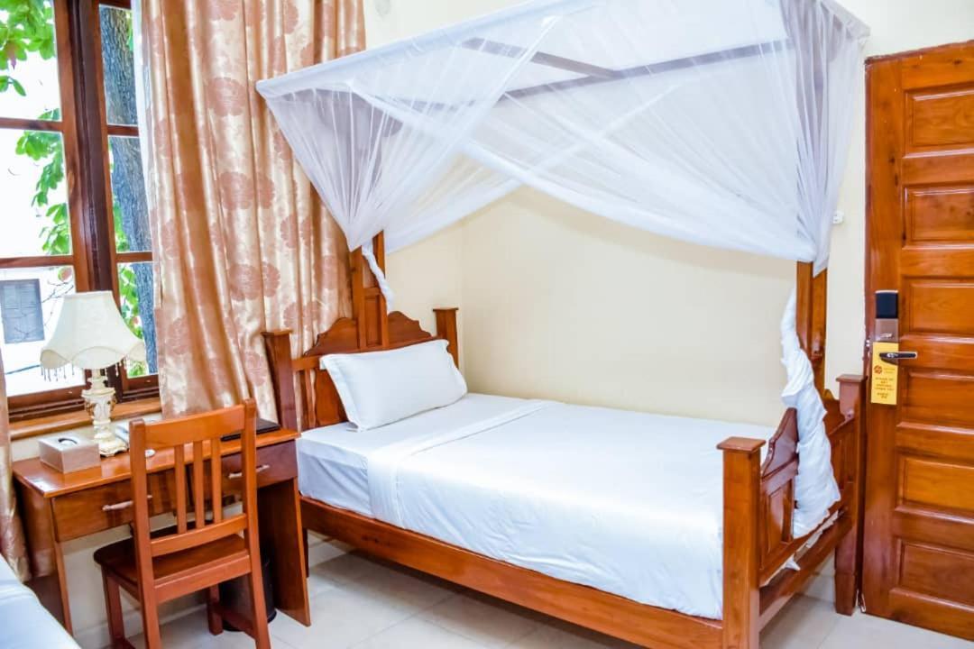 Red Sun Lodge Kokoni Ngambo Extérieur photo
