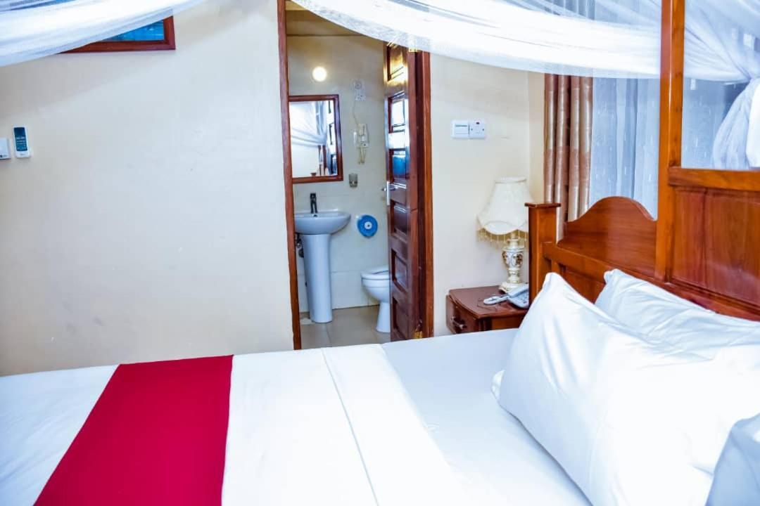 Red Sun Lodge Kokoni Ngambo Extérieur photo