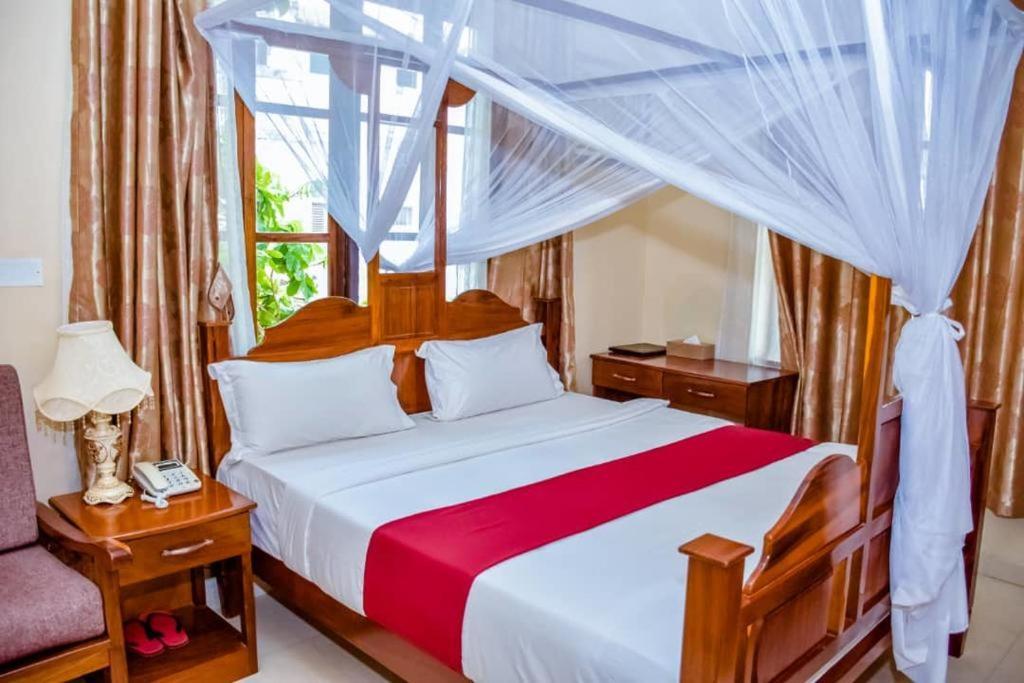 Red Sun Lodge Kokoni Ngambo Extérieur photo