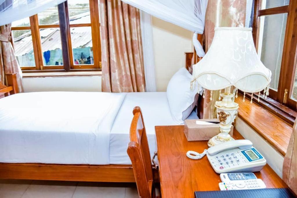 Red Sun Lodge Kokoni Ngambo Extérieur photo